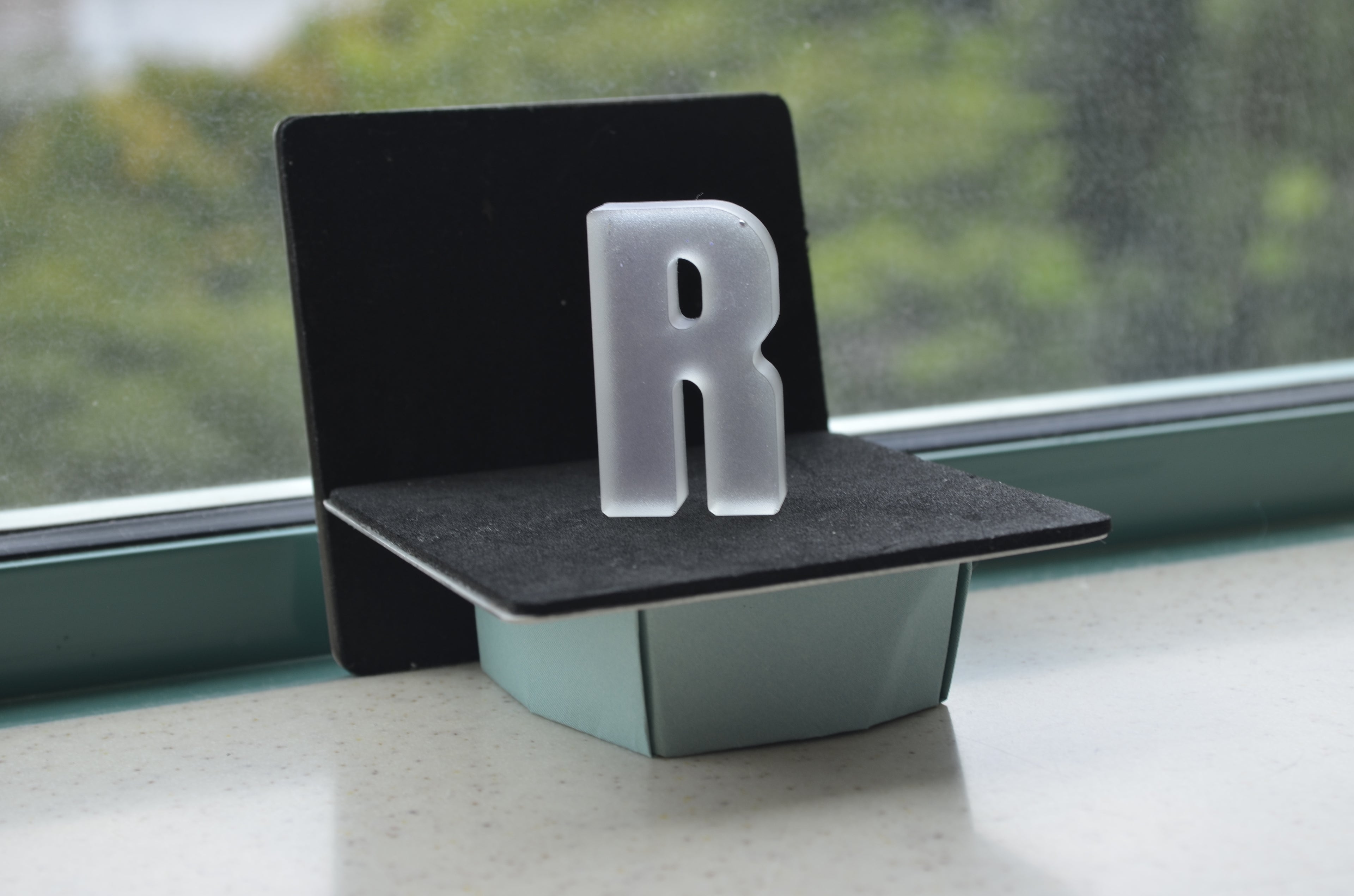 Clear Letter R